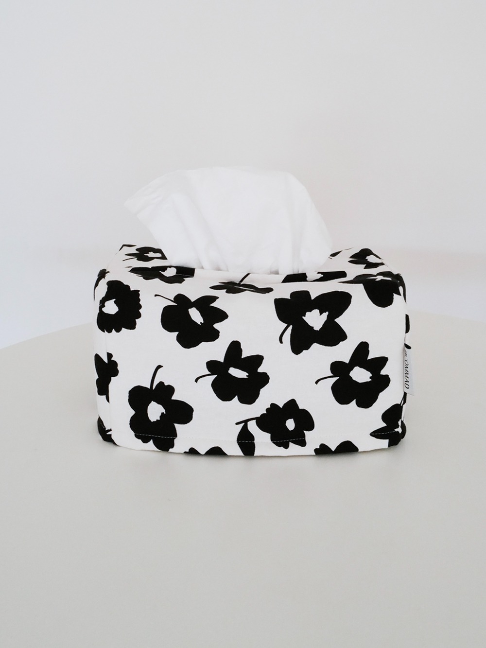 Black flower tissuebox cover